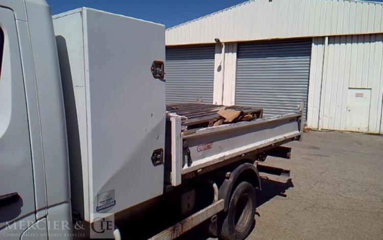 RENAULT MASTER BENNE SIMPLE CABINE COFFRE – EN L ETAT – ACCIDENTE INCENDIE BLANC FN-878-RX