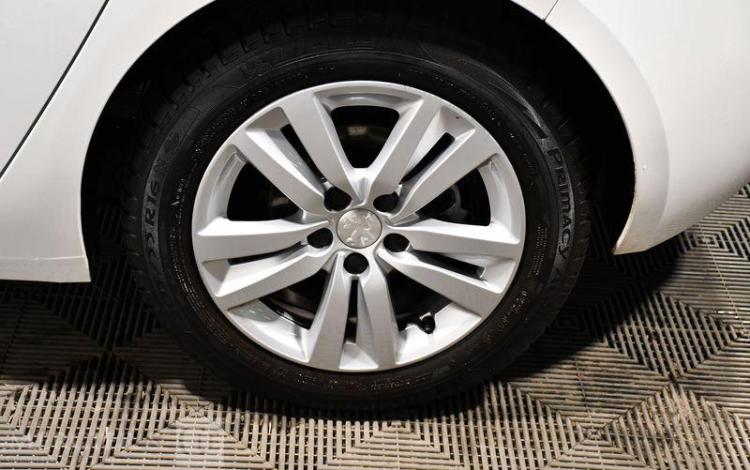 PEUGEOT 308 1,5 BLUEHDI BLANC FR-025-RT