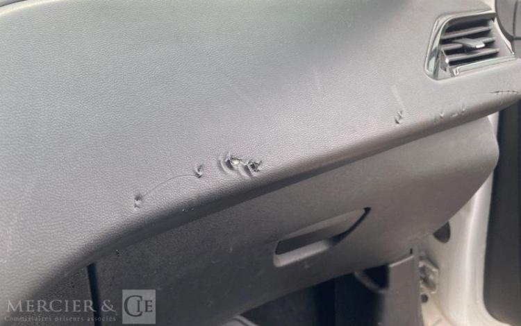 PEUGEOT 208 AFF 100CH PREMIUM PACK BLANC FR-602-LK