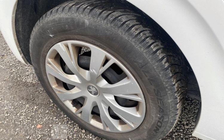 PEUGEOT 208 AFF 100CH PREMIUM PACK BLANC FR-602-LK