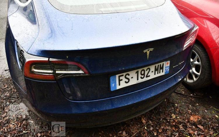 TESLA MODEL 3 STANDARD LONG RANGE BLEU FS-192-MM