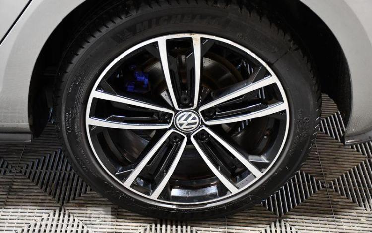 VOLKSWAGEN GOLF GTE HYBRIDE RECHARGEABLE GRIS FT-817-HX