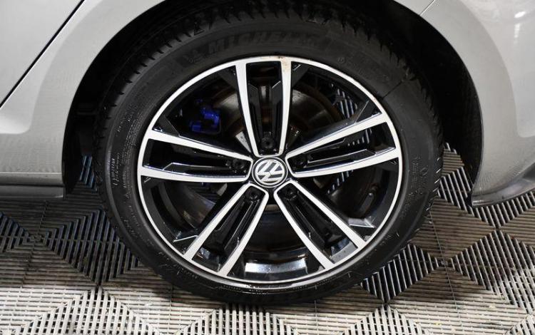 VOLKSWAGEN GOLF GTE HYBRIDE RECHARGEABLE GRIS FT-817-HX