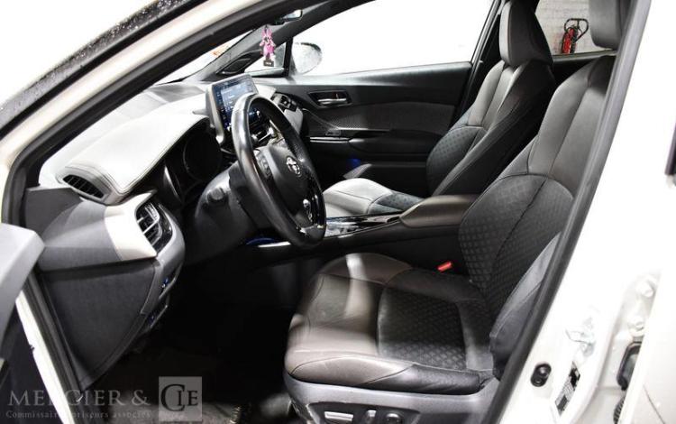 TOYOTA C-HR 1.8 HSD 122ch DISTINCTIVE E-CVT BLANC FV-410-TD