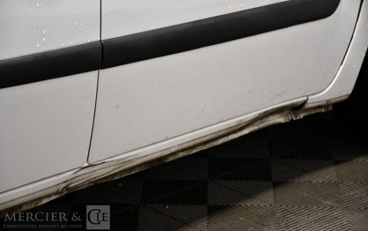 RENAULT KANGOO BLANC FV-535-QB