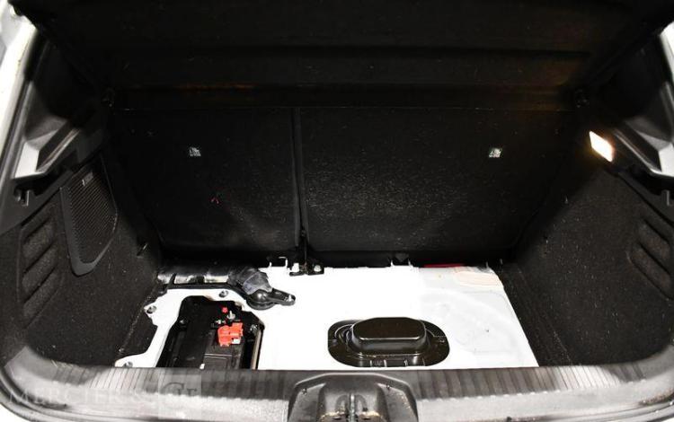 RENAULT CLIO E-TECH PREMIERE EDITION BLANC FY-959-CH