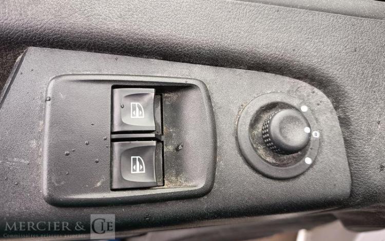 RENAULT TRAFIC III FOURGON PHASE 2 L1H1 2,0 DCI 16V 145 CV – DIESEL-6 PL – ANNEE 2021 GRIS GB-980-LL