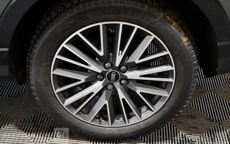 AUDI Q3 GRIS GC-595-ZX