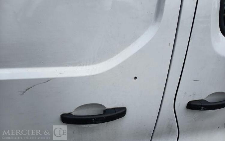 RENAULT TRAFIC III Fourgon Phase 3 L1H1 2.8T 2.0 dCi 16V 150 cv – DIESEL – ANNEE 2022 BLANC GE-094-EK