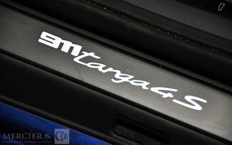 PORSCHE 911 TARGA 4S BLEU GE-858-TQ