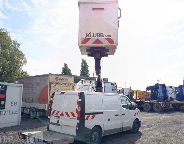 RENAULT TRAFIC AVEC NACELLE KLUBB/KL21B – 9M – DIESEL – 659 HEURES – 99031 KMS BLANC GG-759-DD