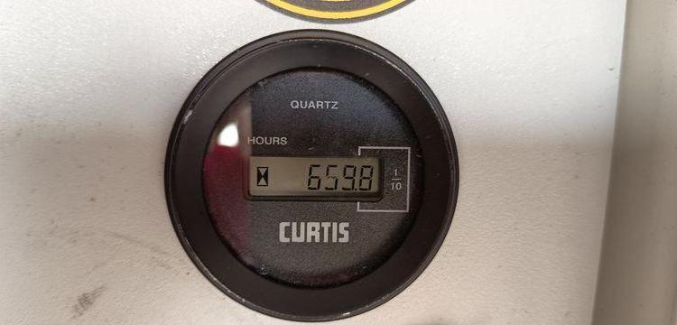 RENAULT TRAFIC AVEC NACELLE KLUBB/KL21B – 9M – DIESEL – 659 HEURES – 99031 KMS BLANC GG-759-DD