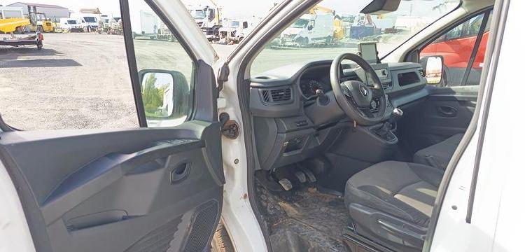 RENAULT TRAFIC AVEC NACELLE KLUBB/KL21B – 9M – DIESEL – 659 HEURES – 99031 KMS BLANC GG-759-DD