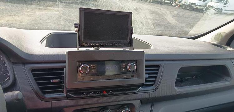 RENAULT TRAFIC AVEC NACELLE KLUBB/KL21B – 9M – DIESEL – 659 HEURES – 99031 KMS BLANC GG-759-DD