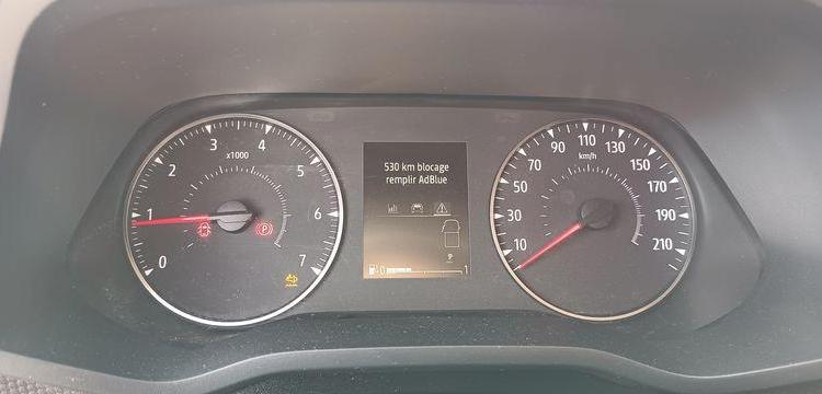 RENAULT TRAFIC AVEC NACELLE KLUBB/KL21B – 9M – DIESEL – 659 HEURES – 99031 KMS BLANC GG-759-DD