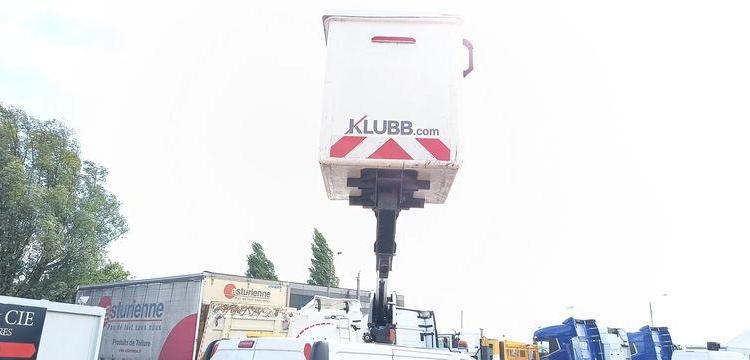 RENAULT TRAFIC AVEC NACELLE KLUBB/KL21B – 9M – DIESEL – 659 HEURES – 99031 KMS BLANC GG-759-DD