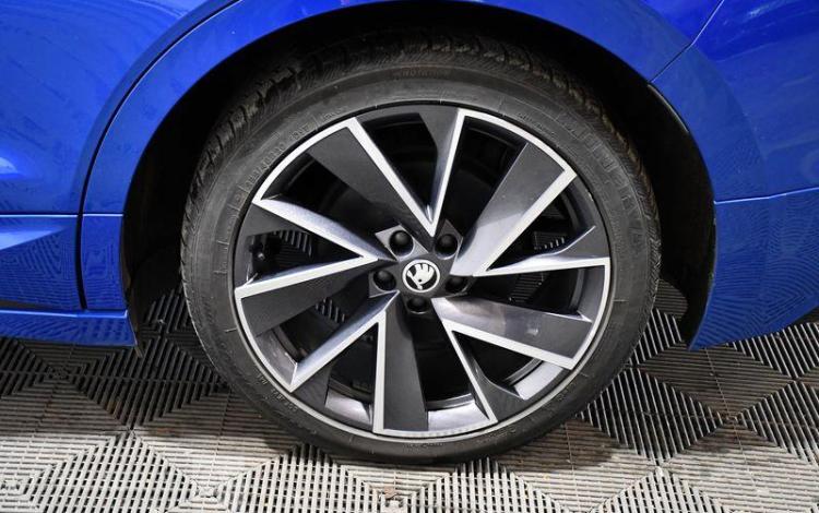 SKODA ENYAQ IV 82KWH BLEU GH-631-ZA