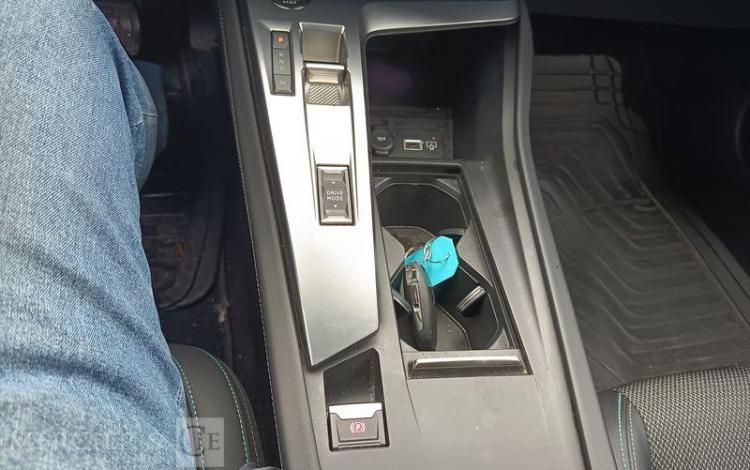 PEUGEOT 308 ALLURE 1,2 PURE TECH 130 S&S EAT8 NOIR GH-961-EW