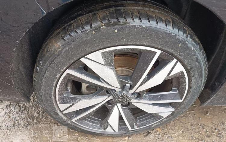 PEUGEOT 308 ALLURE 1,2 PURE TECH 130 S&S EAT8 NOIR GH-961-EW