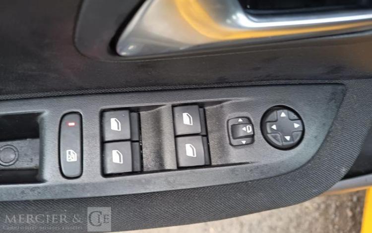 PEUGEOT e-208 ACTIVE JAUNE GL-705-KL