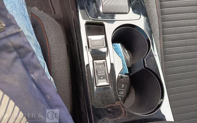 PEUGEOT e-208 ACTIVE JAUNE GL-705-KL