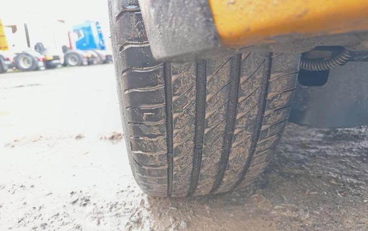 PEUGEOT e-208 ACTIVE JAUNE GL-705-KL