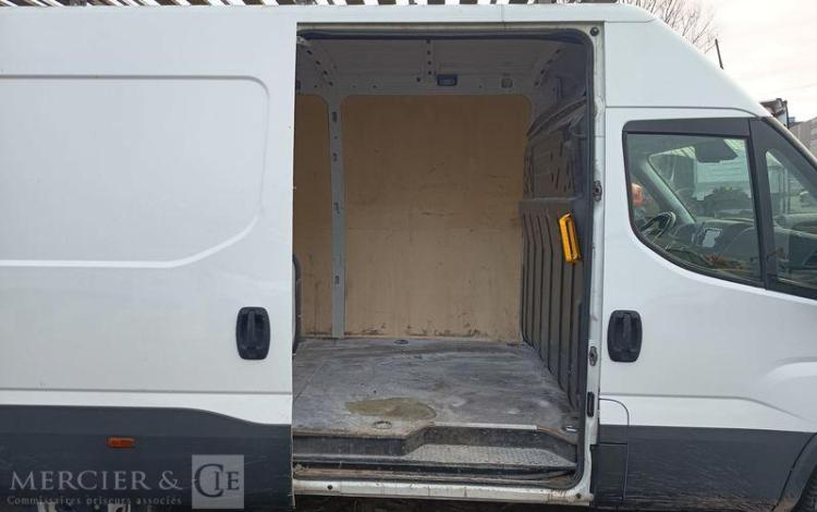 IVECO DAILY VI Fourgon Phase 3 35S18 3.0 D 16V Hi-Matic 175 cv Boîte auto – ANNEE 2023 BLANC GM-740-ZM