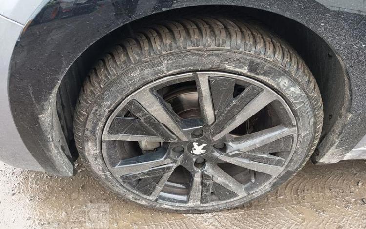 PEUGEOT 208 GT PURE TECH 130S&S EAT8 GRIS GM-977-LK