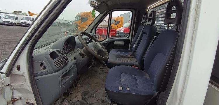 FIAT DUCATO 2,3 JTD 110CV AVEC PLATEAU – DIESEL – 161224 KMS – ANNEE 2004 BLANC GN-373-NL