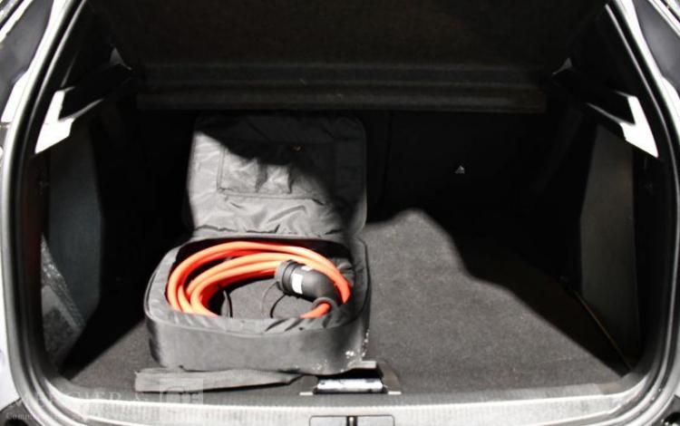 PEUGEOT e-2008 STYLE GRIS GN-521-BG