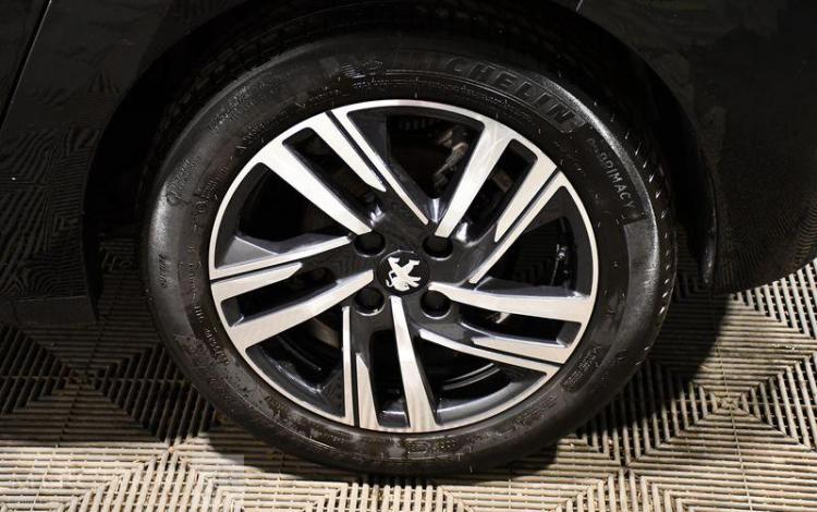 PEUGEOT 208 ALLURE PURE TECH 100 S&S NOIR GP-111-RB