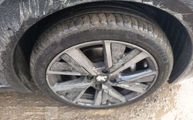 PEUGEOT 208 1,2 PURE TECH 130 S&S GT GRIS GP-968-FR