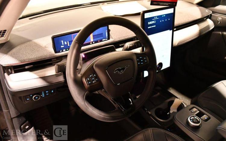 FORD MUSTANG MACH -E 75 KWH 2M23 NOIR GQ-938-XC