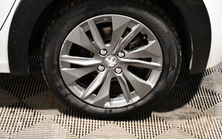 PEUGEOT e-208 STE ACTIVE BUSINESS BLANC GR-372-WE