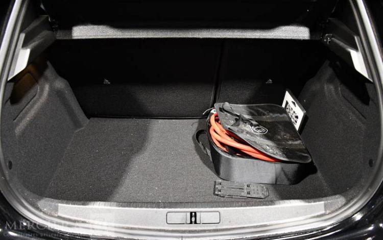 PEUGEOT e-208 STYLE NOIR GT-467-YA