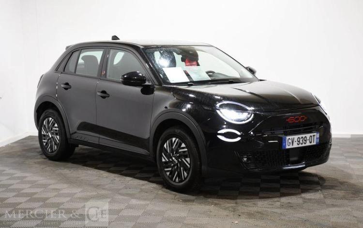 FIAT 600 ELECTRIQUE 54 KWH RED NOIR GV-939-QT