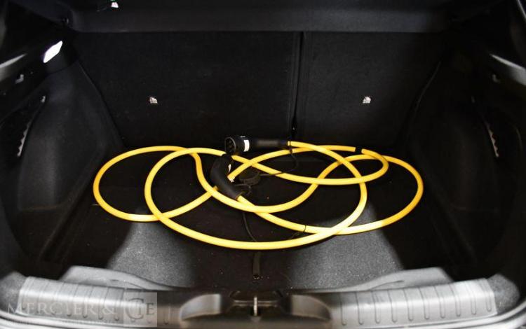 FIAT 600 ELECTRIQUE 54 KWH RED NOIR GV-939-QT