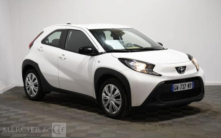 TOYOTA AYGO X BLANC GW-737-NY