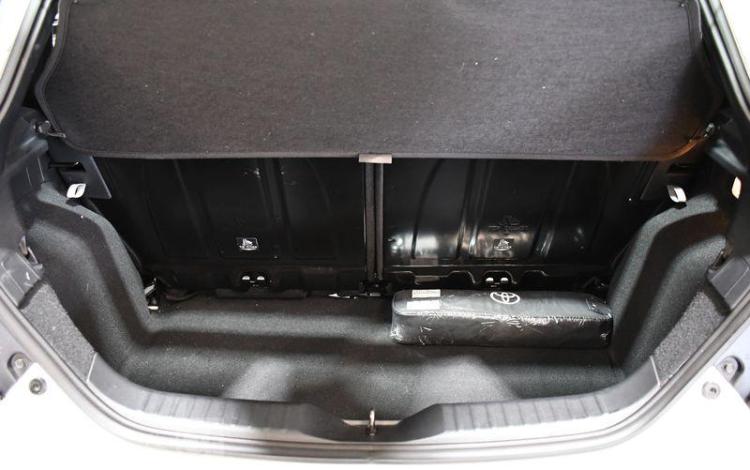 TOYOTA AYGO X BLANC GW-737-NY