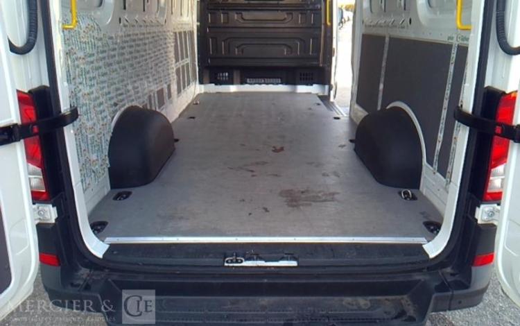 VOLKSWAGEN CRAFTER VAN 35 L4H3 14M3 TRACT 2.0 TDI 140CH BLANC GW-990-BW