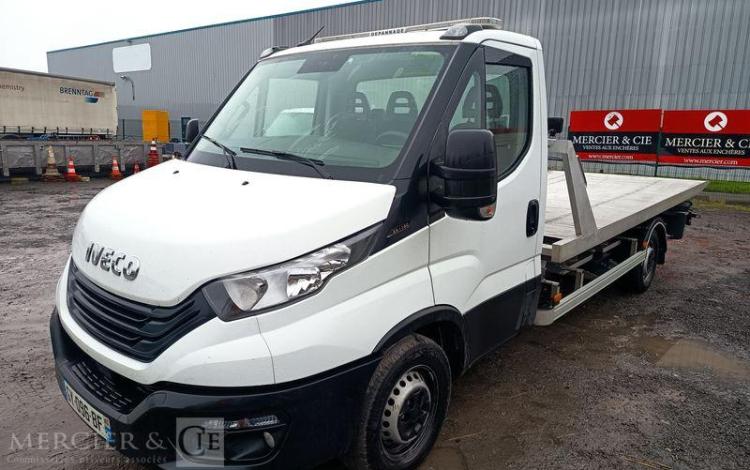 IVECO DAILY 35S16 AVEC PLATEAU PORTE VOITURE FIAULT – DIESEL – 24264 KMS – ANNEE 2024 BLANC GY-096-BF