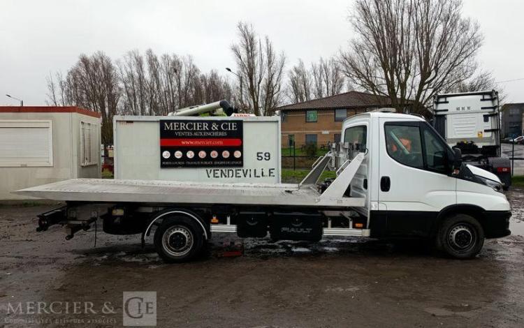 IVECO DAILY 35S16 AVEC PLATEAU PORTE VOITURE FIAULT – DIESEL – 24264 KMS – ANNEE 2024 BLANC GY-096-BF