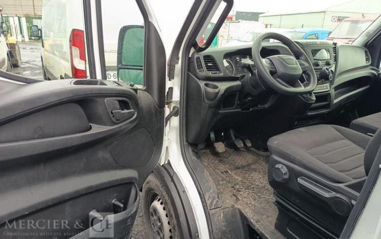 IVECO DAILY 35S16 AVEC PLATEAU PORTE VOITURE FIAULT – DIESEL – 24264 KMS – ANNEE 2024 BLANC GY-096-BF
