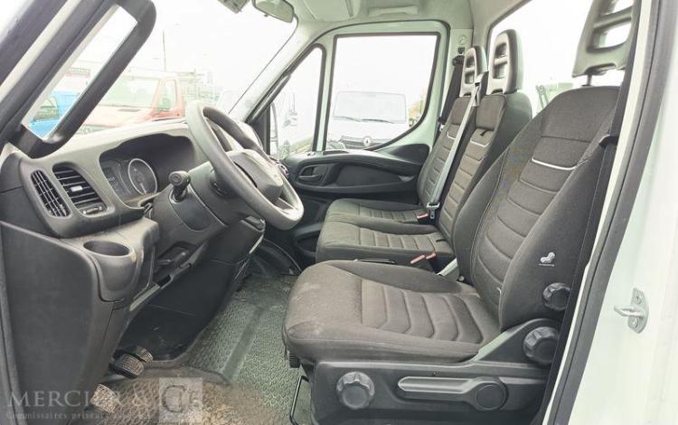 IVECO DAILY 35S16 AVEC PLATEAU PORTE VOITURE FIAULT – DIESEL – 24264 KMS – ANNEE 2024 BLANC GY-096-BF