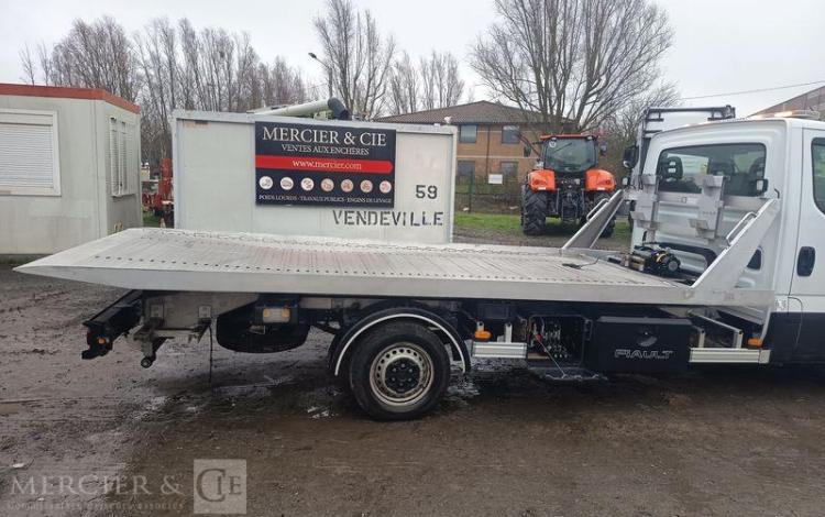 IVECO DAILY 35S16 AVEC PLATEAU PORTE VOITURE FIAULT – DIESEL – 24264 KMS – ANNEE 2024 BLANC GY-096-BF