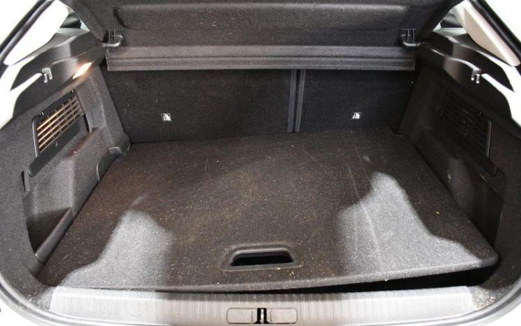 CITROEN C4 BLANC GY-141-TW