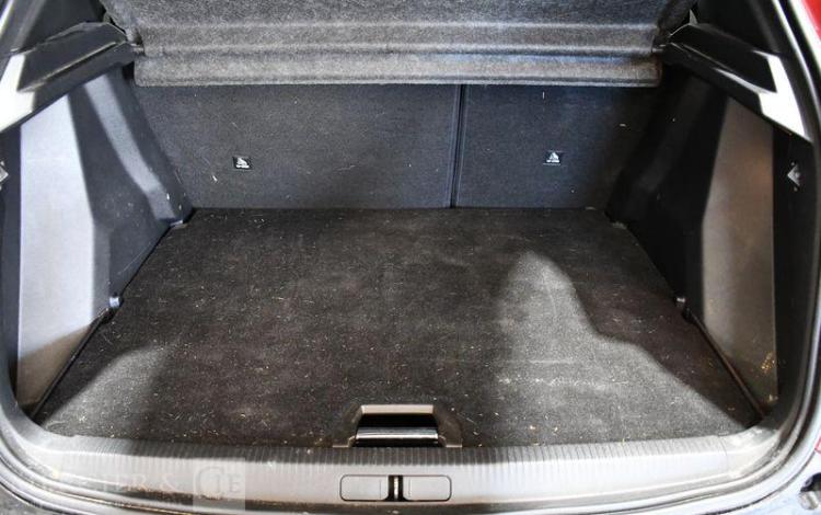 PEUGEOT 2008 1,2 PURETECH ROUGE HB-372-TC