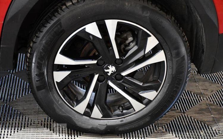 PEUGEOT 2008 1,2 PURETECH ROUGE HB-372-TC