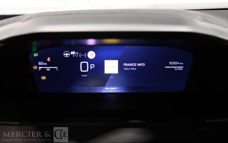 PEUGEOT 2008 ALLURE HYBRID 136 CH e-DC GRIS HC-806-KX