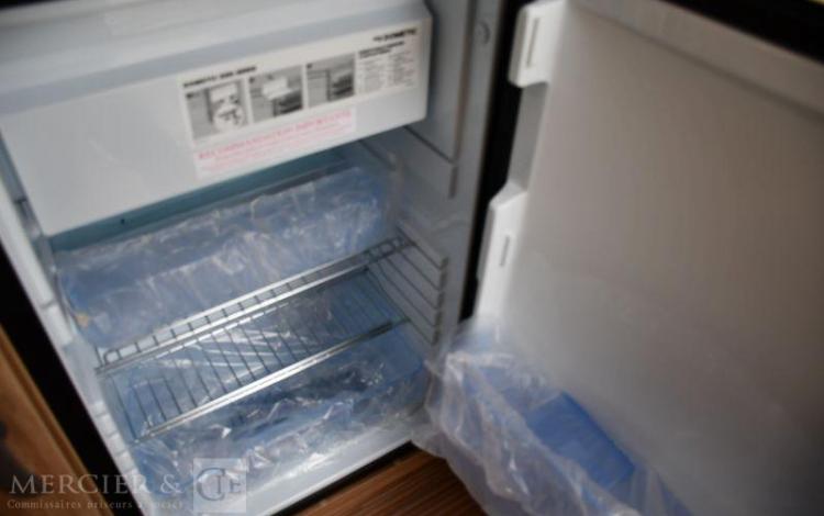 ERIBA CARAVANE CONFORT LIT PERMANENT ERIBA NOVA LIGHT 4 PLACES BLANC 366391